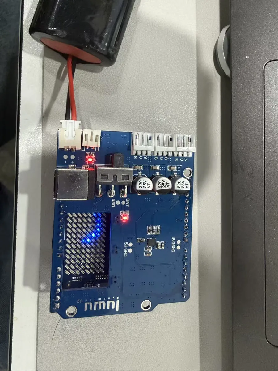 電源を接続し、インジケーターが点灯した拡張ボード