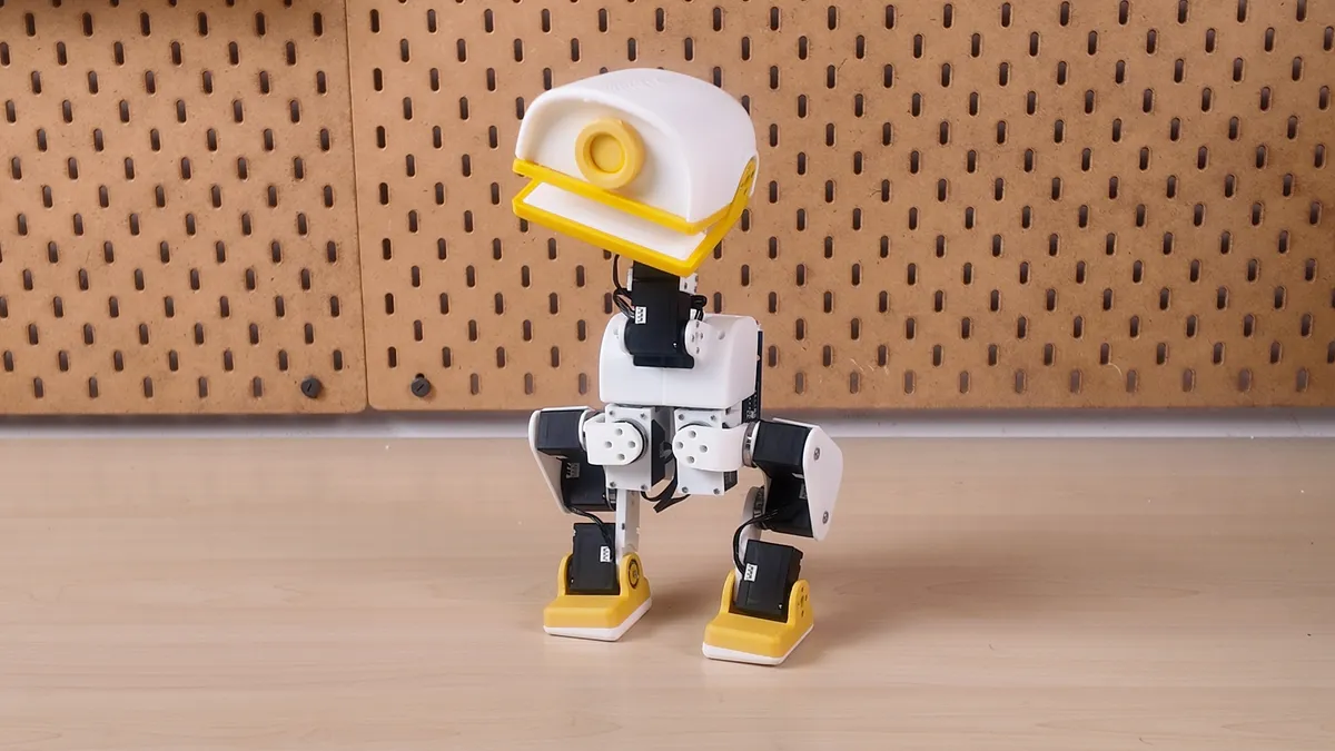 正面から見た XGO-Duck。くちばしを開けている